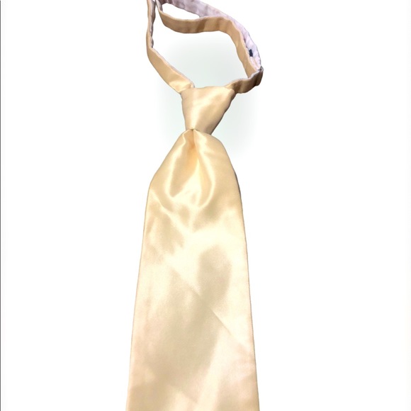 Beautiful Soft Yellow Satin Formal Windsor Tie w/Adjustable Neckband One Size - Picture 2 of 4